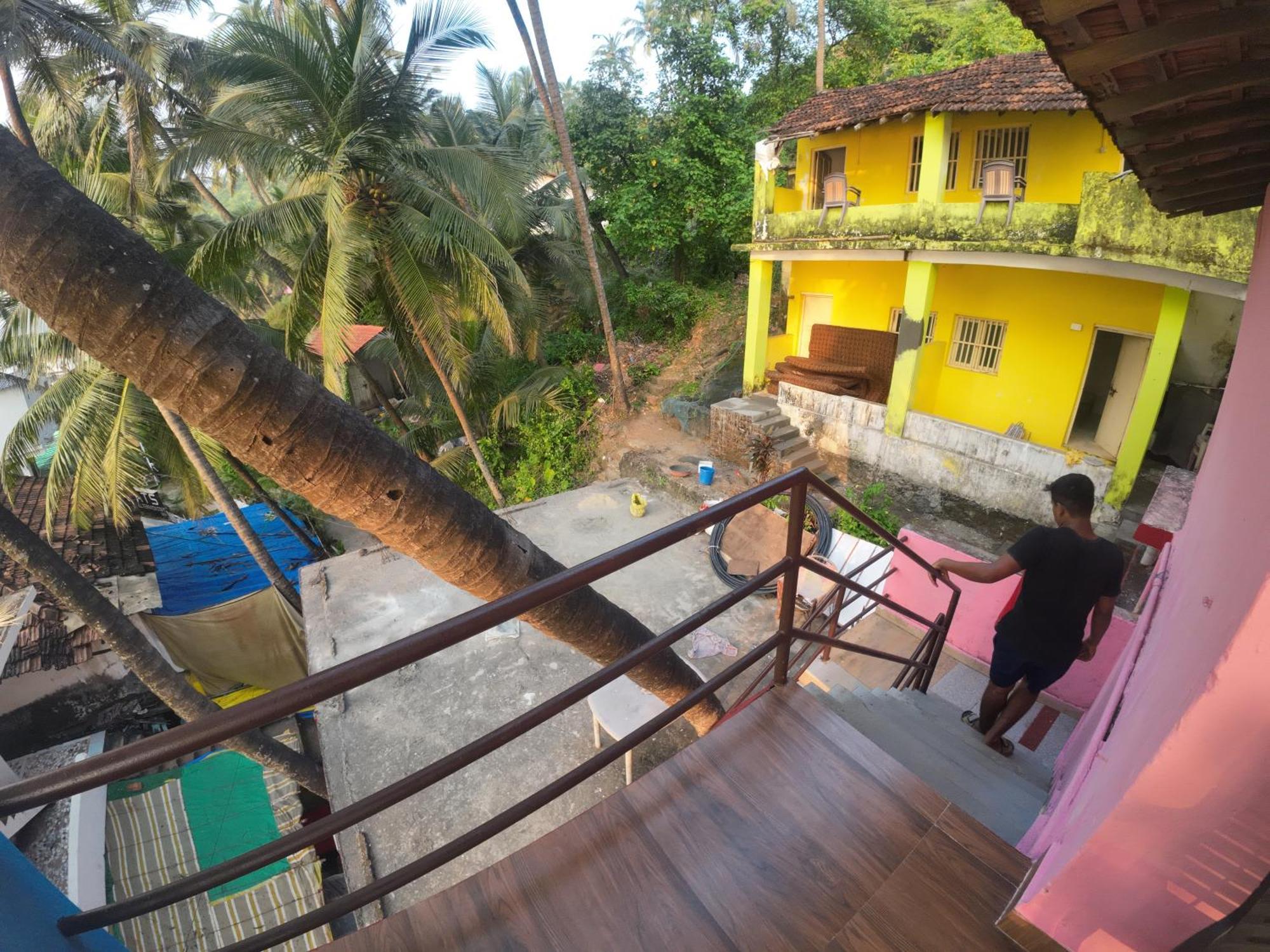 Om Ganesh Guest House Cliffside Arambol Exteriér fotografie