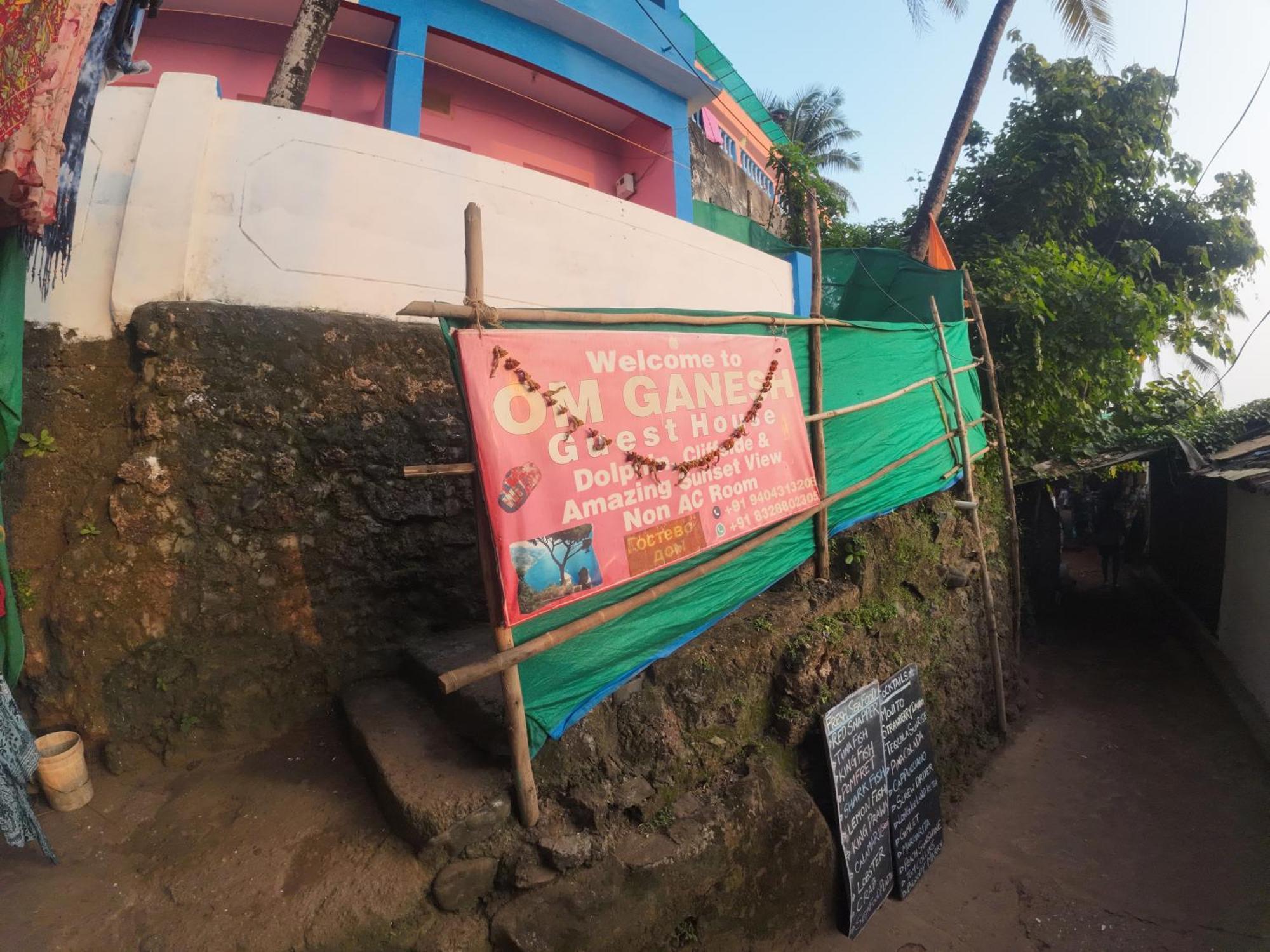 Om Ganesh Guest House Cliffside Arambol Exteriér fotografie