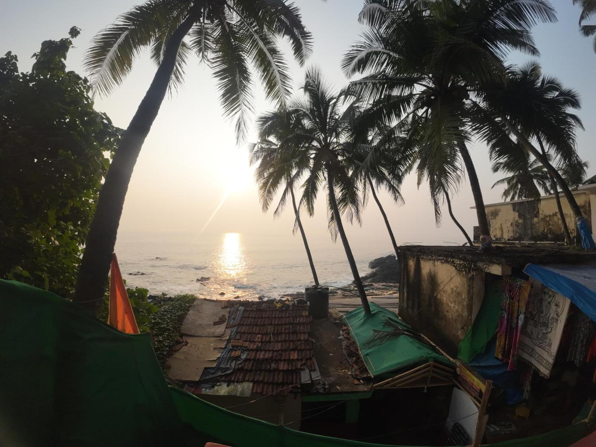 Om Ganesh Guest House Cliffside Arambol Exteriér fotografie