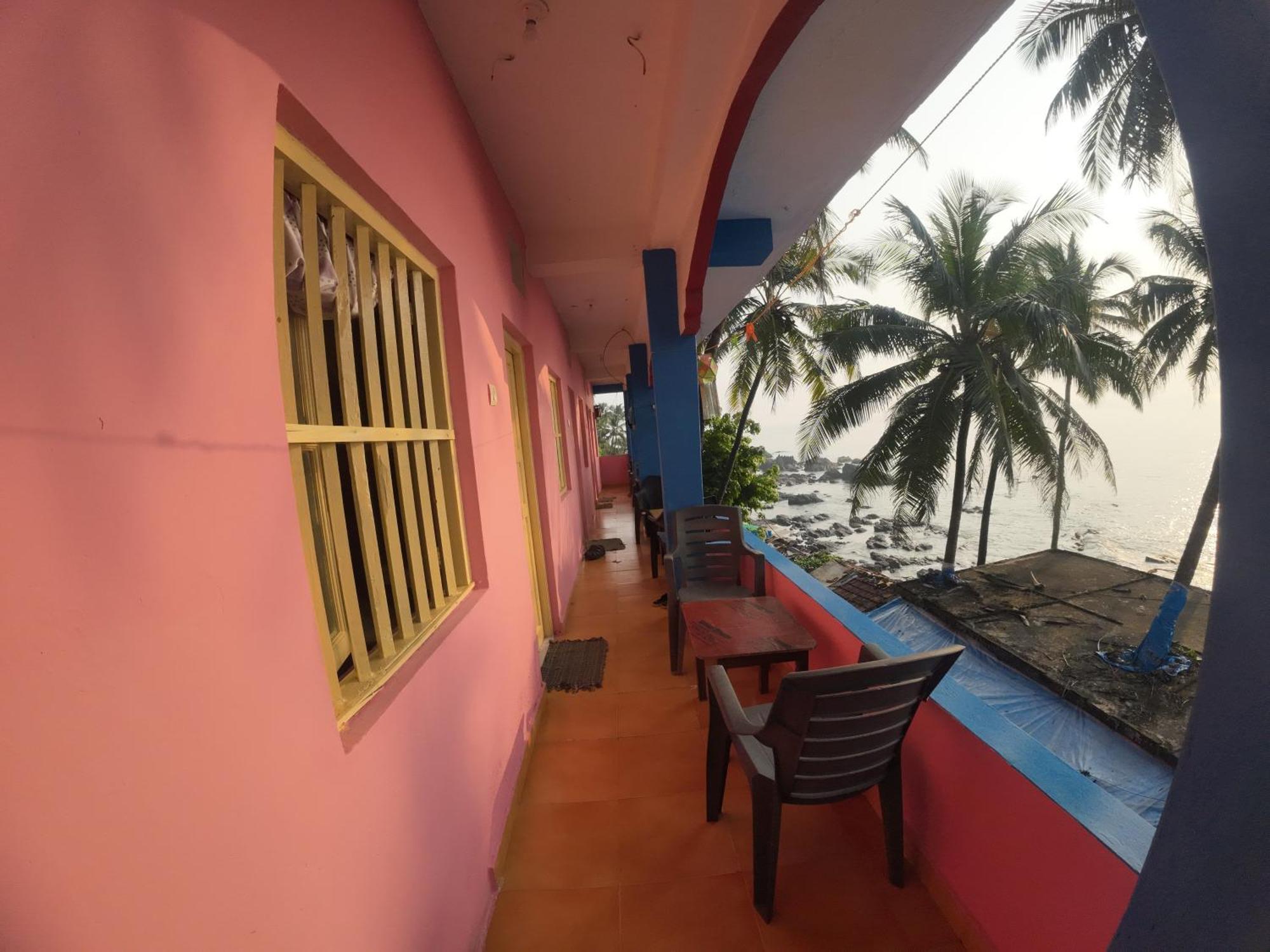 Om Ganesh Guest House Cliffside Arambol Exteriér fotografie