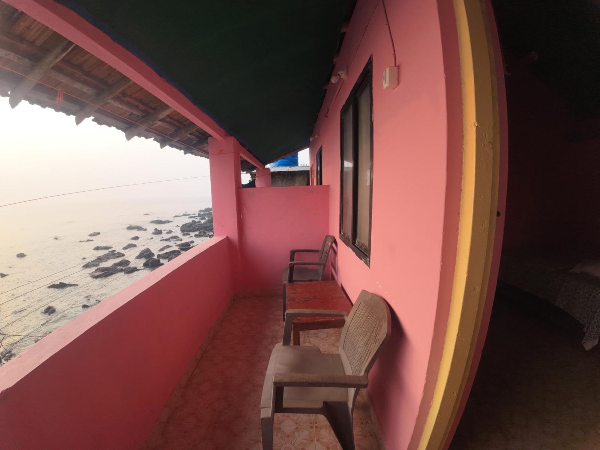 Om Ganesh Guest House Cliffside Arambol Exteriér fotografie