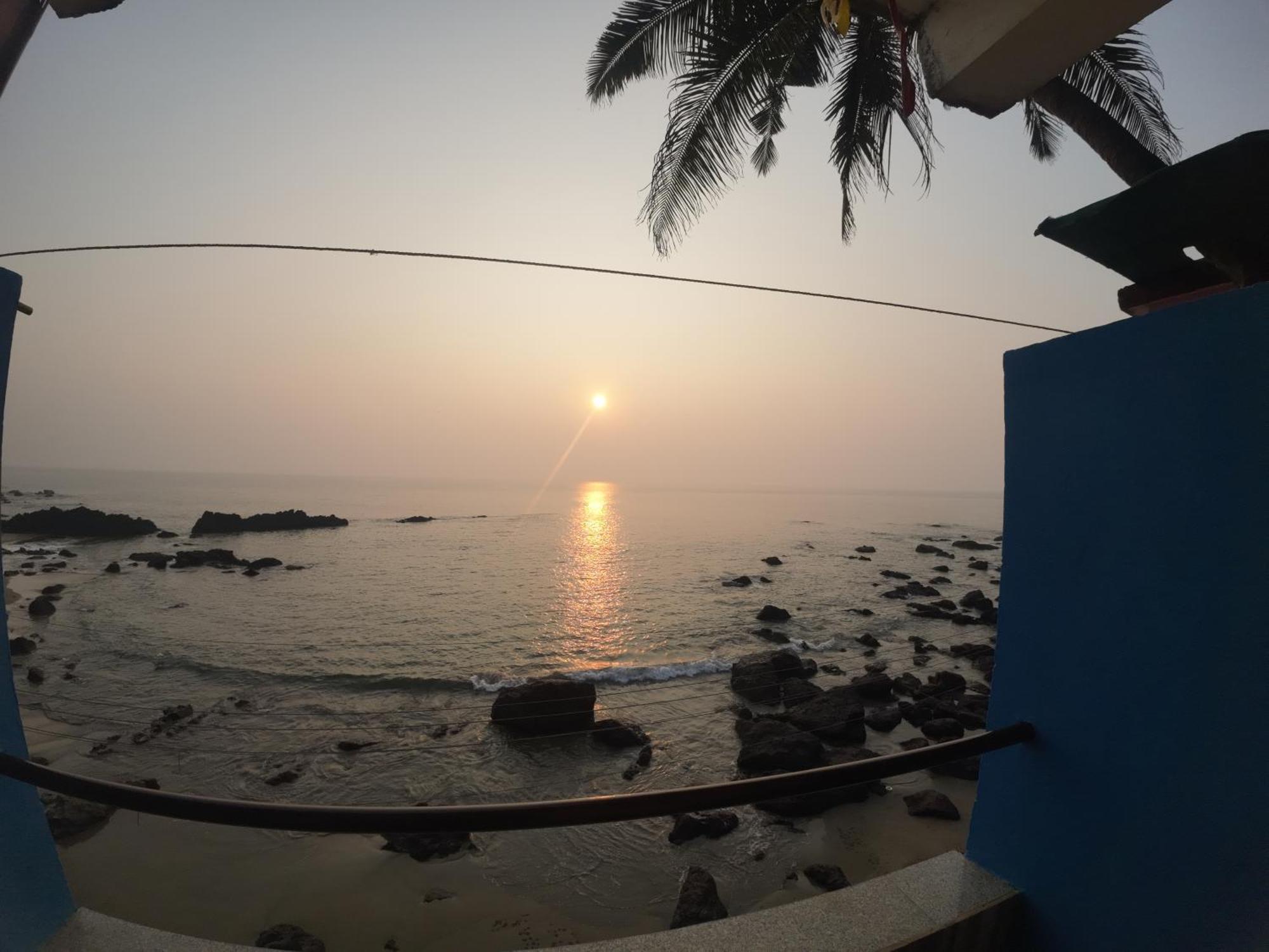 Om Ganesh Guest House Cliffside Arambol Exteriér fotografie