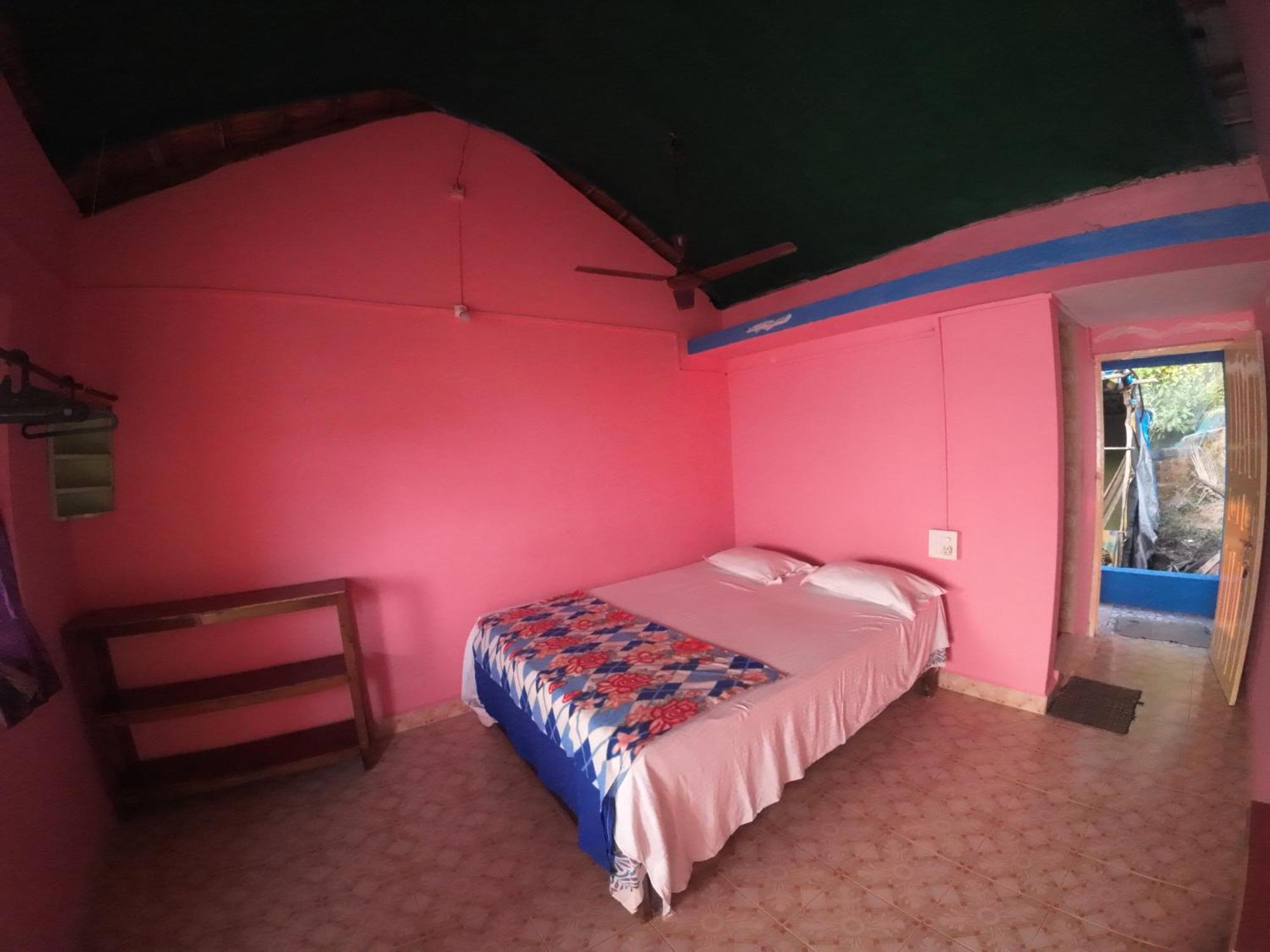 Om Ganesh Guest House Cliffside Arambol Exteriér fotografie