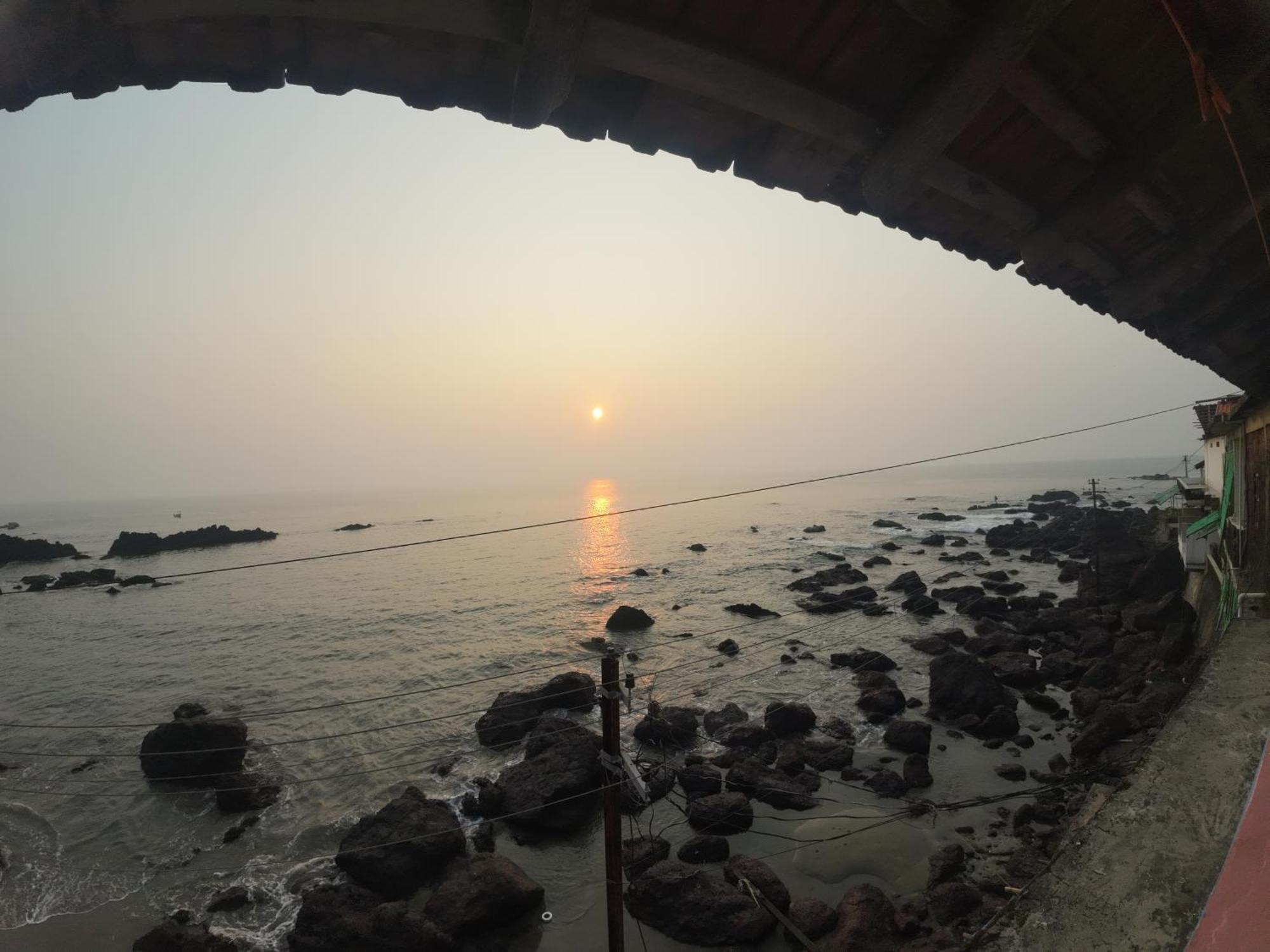 Om Ganesh Guest House Cliffside Arambol Exteriér fotografie