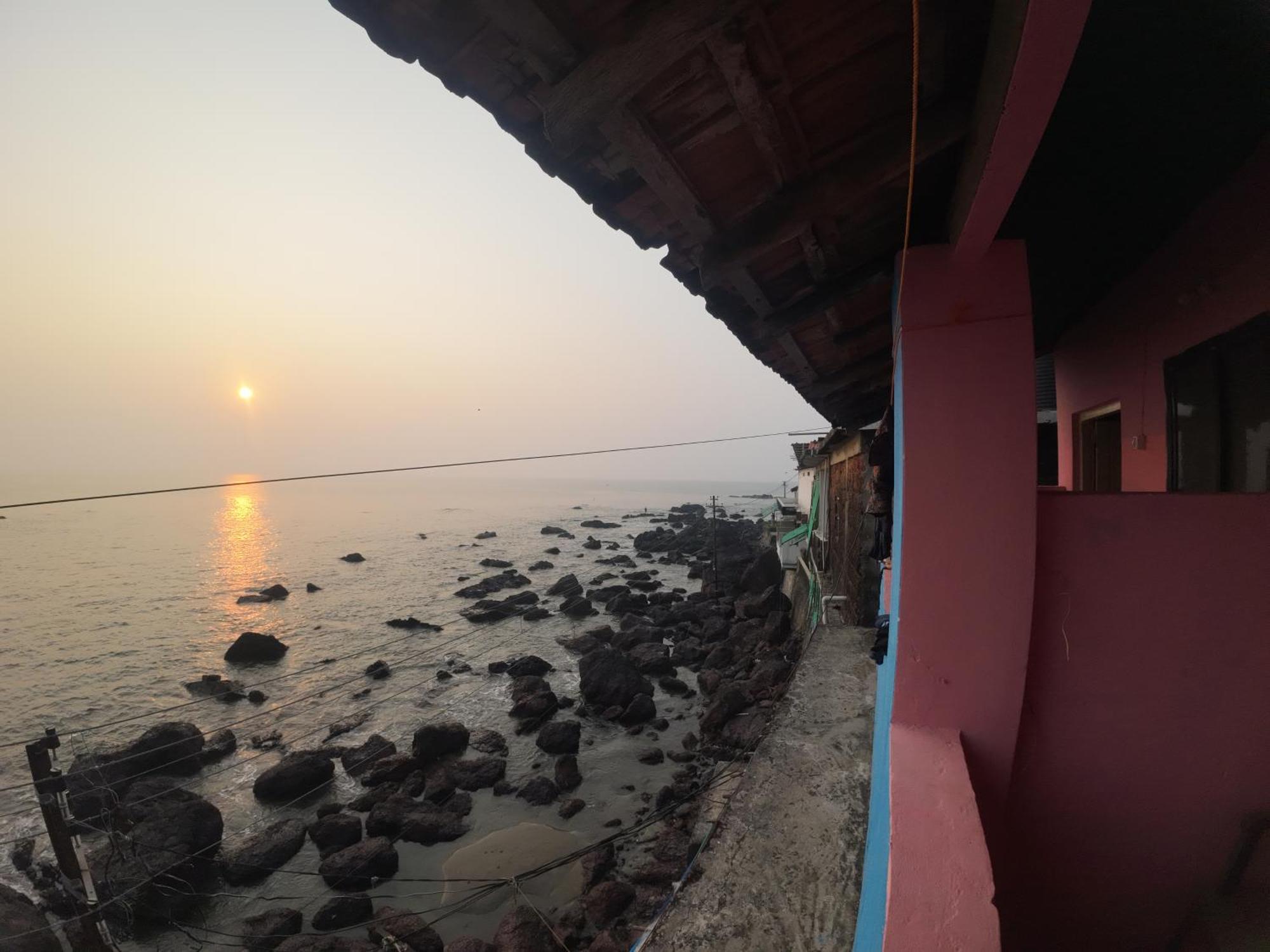 Om Ganesh Guest House Cliffside Arambol Exteriér fotografie