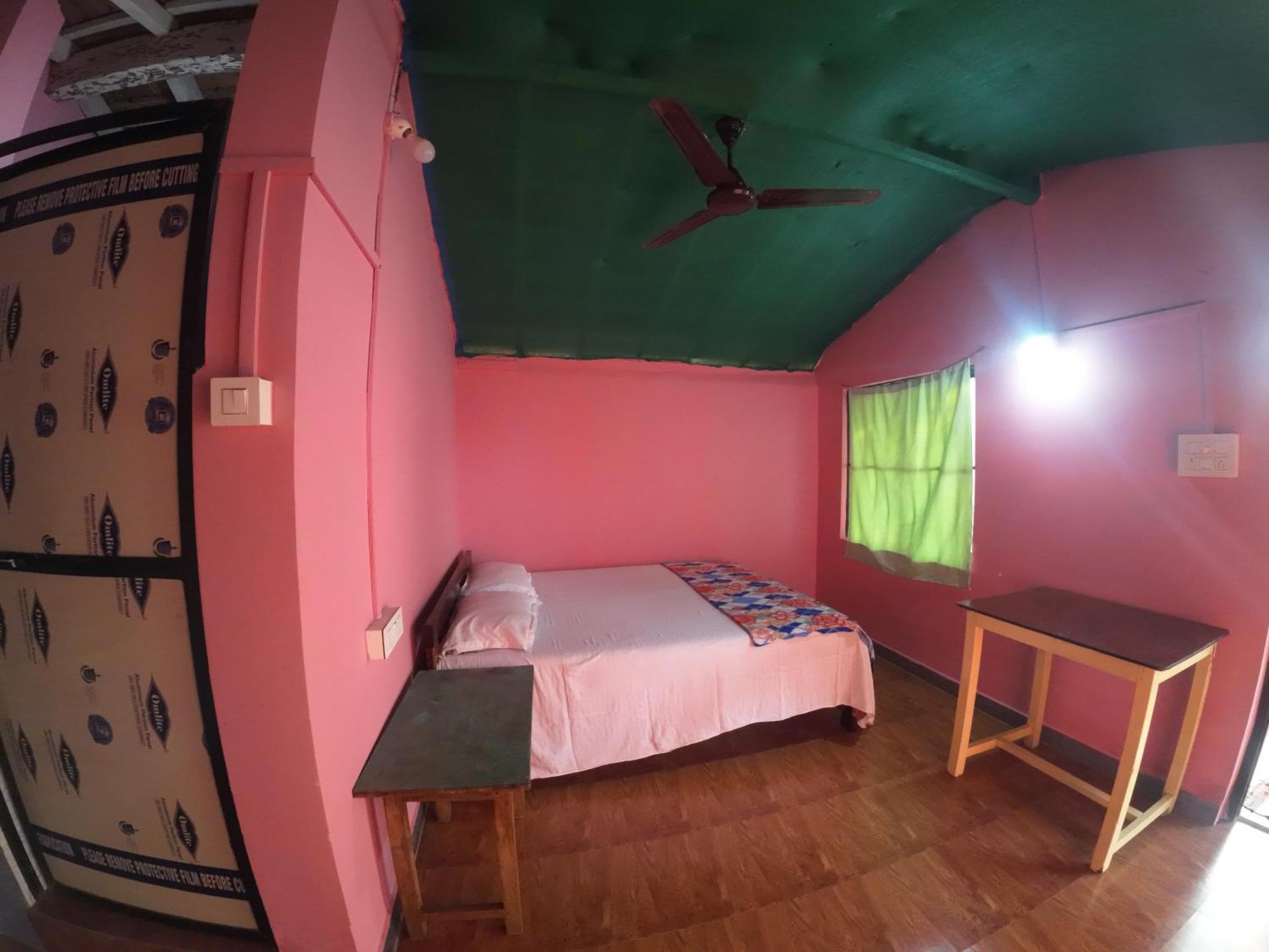 Om Ganesh Guest House Cliffside Arambol Exteriér fotografie