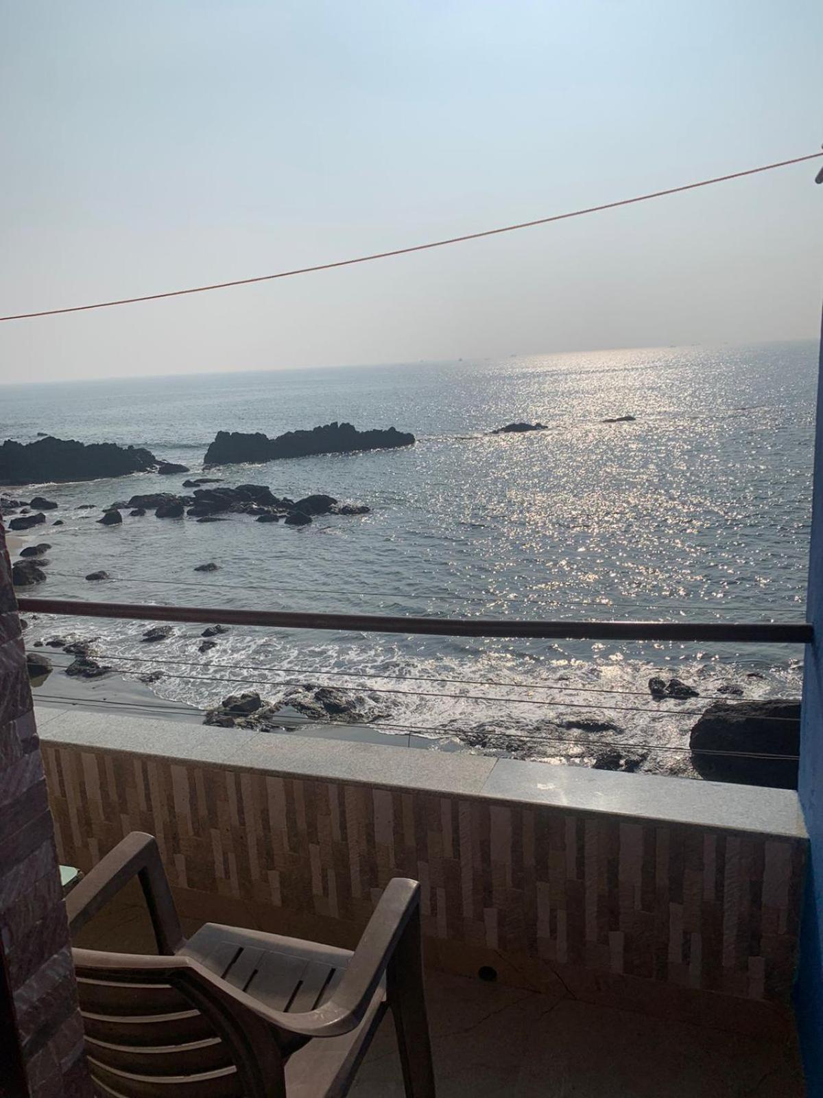 Om Ganesh Guest House Cliffside Arambol Exteriér fotografie